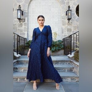 NWT Abbey Glass Brooke Gown In Navy Cloud Organza